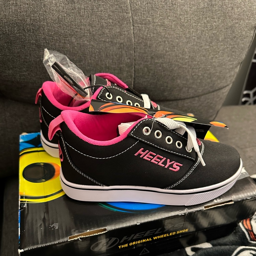 Brand New Girls Heelys. SZ 2.